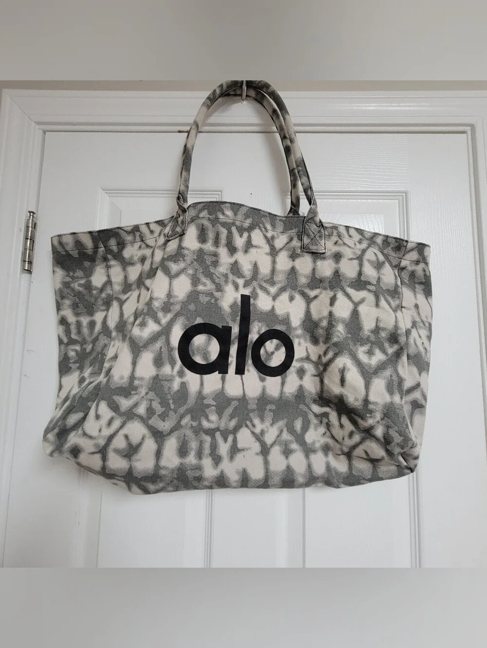 ALO Yoga Gray Tie-Dye Oversizes Canvas Large Tote Bag. - Picture 3 of 8